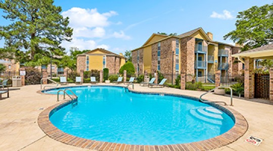 1st Lake Apartments in New Orleans, Louisiana